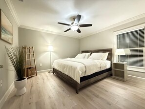 3 slaapkamers, een strijkplank/strijkijzer, wifi, beddengoed