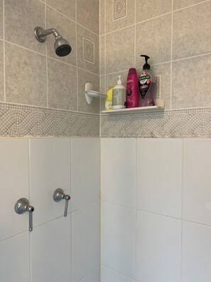House, Garden View | Bathroom - XYL guests house (Caloundra)