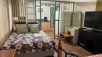 House, Garden View | 1 bedroom, iron/ironing board, free WiFi