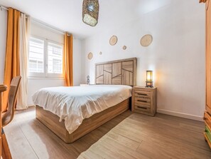 3 soverom, skrivebord og internettilgang