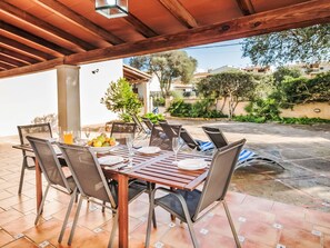 Outdoor dining - Villa Sa Rapita by Interhome (Sa Rápita)