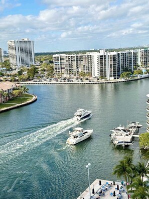 Marina - Corner Modern Ocean View Low Floor (Hollywood)