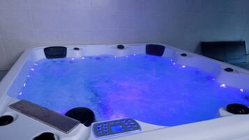 Bain à remous intérieur