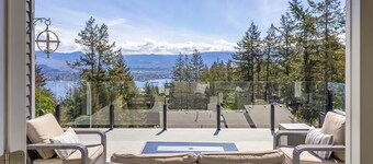 Luxury Home With a View!