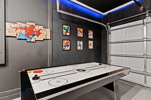 Games room - Chic 5Bed Retreat, Perfect for Family Getaways (Davenport)