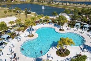 Indoor pool, a heated pool - Amazing 6Bed Home in Solara, Fun for All (Kissimmee)