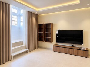 Interior - Gżira 3-Bedroom Promenade Apartment Near Valletta by Malta Weekend (Il-Gzira)