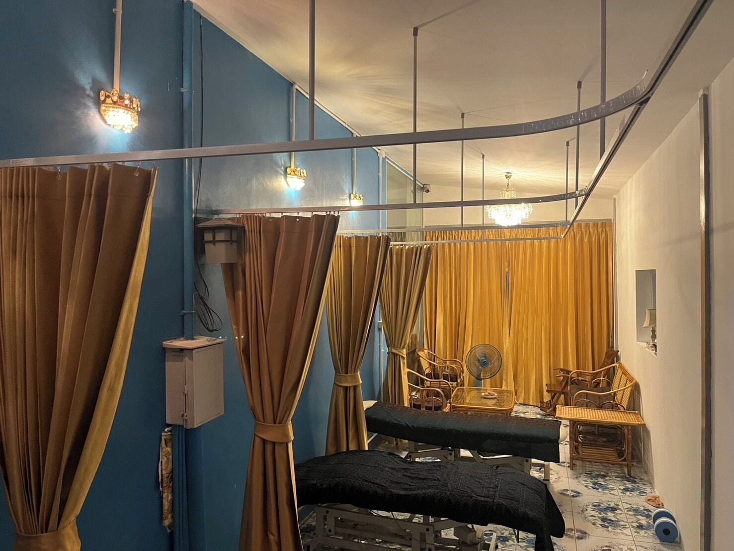 Salas de tratamiento para parejas, sauna y masajes de tejido profundo 