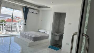 더블룸, 발코니, 시내 전망 | 책상, 노트북 작업 공간, 암막 커튼, 다리미/다리미판