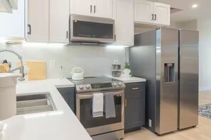 Mikroaaltouuni, uuni, liesi, astianpesukone