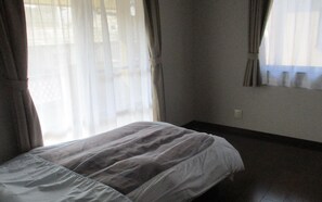 6 bedrooms, WiFi, bed sheets