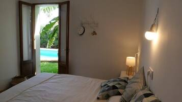 2 bedrooms, desk, iron/ironing board, travel crib