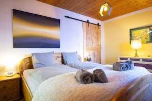 2 bedrooms, free WiFi, bed sheets - Chasa Patgific: Cozy 3-Room Holiday Apartment with Wood Stove and Stunning Garden in Ramosch (Ramosch)