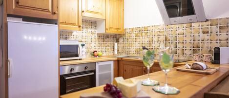 Fridge, microwave, oven, coffee/tea maker