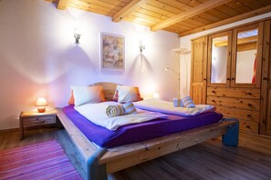 1 bedroom, WiFi (free), bed sheets - Chasa Patgific Studio : Cozy Holiday Studio in Ramosch (Ramosch)