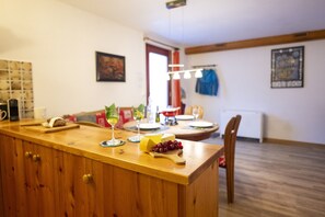 Dining - Chasa Patgific Studio : Cozy Holiday Studio in Ramosch (Ramosch)
