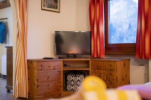 Interior - Chasa Patgific Studio : Cozy Holiday Studio in Ramosch (Ramosch)