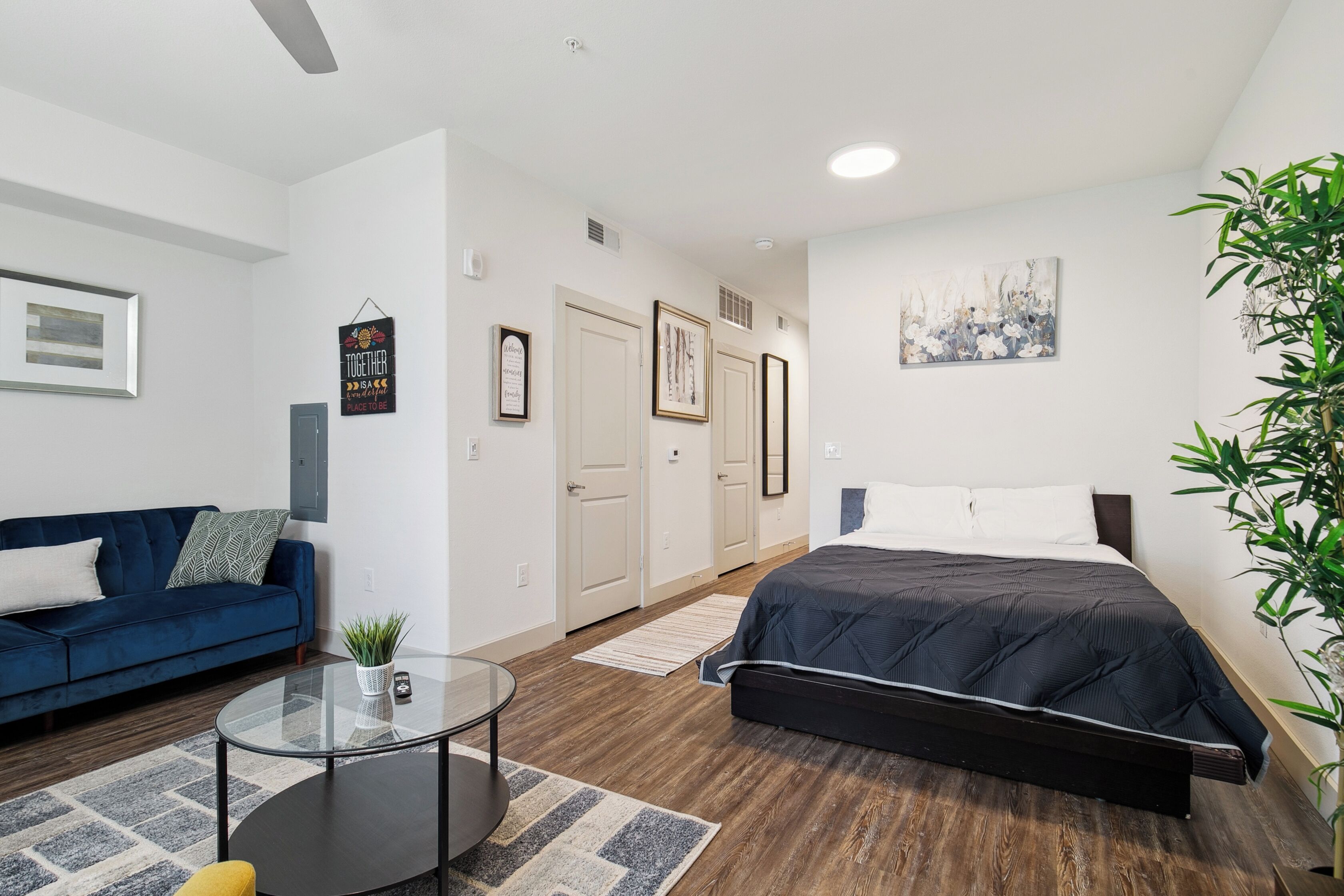 1 habitación, tabla de planchar con plancha, wifi y ropa de cama 