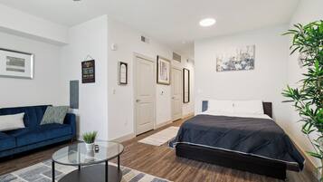 1 habitación, tabla de planchar con plancha, wifi y ropa de cama