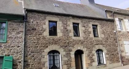 Renovated town house ideally located.