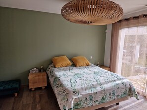 6 bedrooms, desk, iron/ironing board, WiFi - Villa 200 m2 + apartment 45 m2 in a superb exotic garden with swimming pool (Langlade)