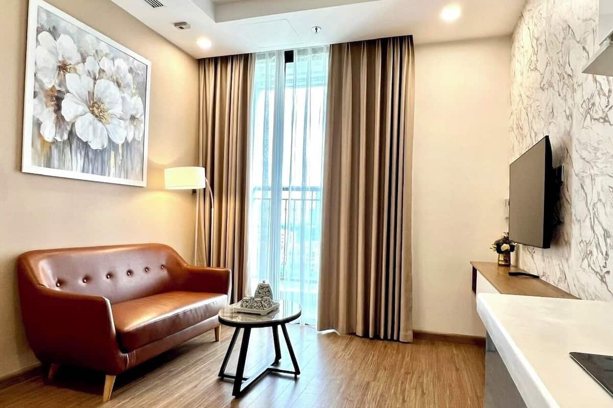 Apartment, 2 Bedrooms | 2 bedrooms, desk, iron/ironing board, free WiFi
