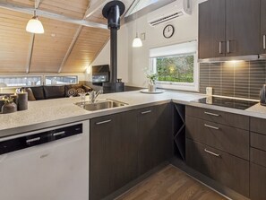 Fridge, microwave, dishwasher, cookware/dishes/utensils