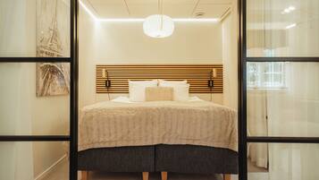 Deluxe-Suite | Individuell dekoriert, Schreibtisch, laptopgeeigneter Arbeitsplatz