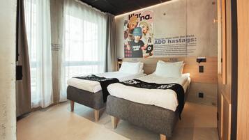 Kahden hengen standard-huone (kaksi sänkyä), tupakointi kielletty, oma kylpyhuone | Yksilöllisesti sisustettu, työpöytä