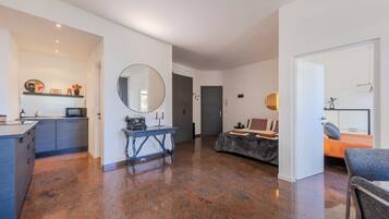 1 slaapkamer, een kluis op de kamer, een strijkplank/strijkijzer