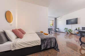 1 室のベッドルーム、セーフティボックス (室内)、アイロン / アイロン台、WiFi (無料)