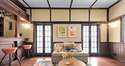 A Colourful Life! 4Bed/2.5Bath/1Car ~ Queenslander