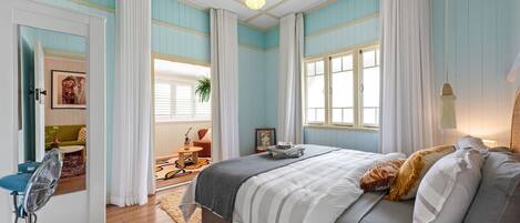 4 bedrooms, desk, iron/ironing board, travel cot