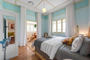 4 bedrooms, desk, iron/ironing board, travel crib