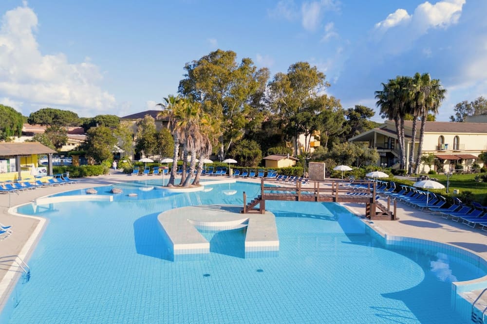 Hotel Ribot with pool in Arborea