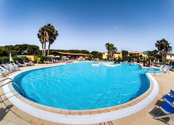 Seasonal outdoor pool, open 8:00 AM to 7:00 PM, pool umbrellas