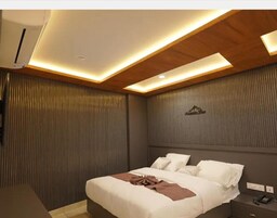 Iron/ironing board, free WiFi