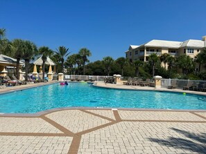 Piscine intérieure, piscine extérieure