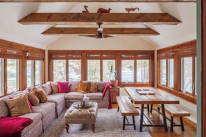 TV, fireplace, video games - Lakeside Peninsula Escape (Pine Plains)