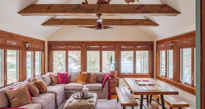 Lakeside Peninsula Escape