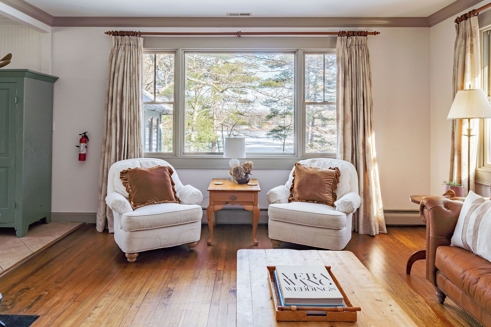 TV, lareira, videogames