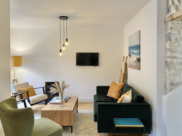 Télévision, cheminée