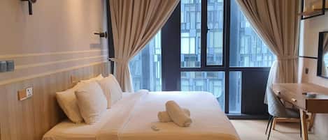 Luxury Penthouse, City View | 3 bedrooms, desk, laptop workspace, soundproofing