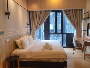 Luxury Penthouse, City View | 3 bedrooms, desk, laptop workspace, soundproofing