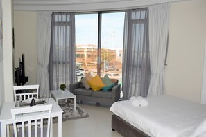 Studio, Pool Access | Premium bedding, down comforters, memory foam beds, bed sheets - Comfy STU - Almultaqa Mirdif (Dubai)