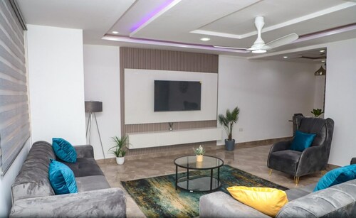 Beautiful Serviced Apartment at Nanakrom, Accra