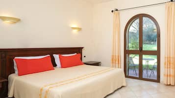 Quarto casal luxo | Cofres nos quartos, berços (sobretaxa), roupa de cama