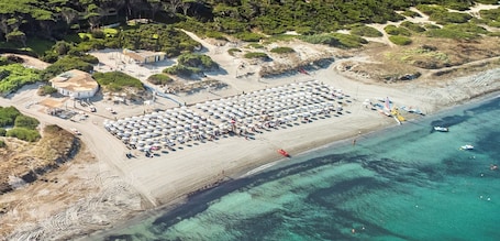 Private beach. Hotel Medar with pool in Arborea