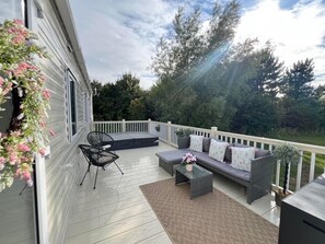 Cabin | Terrace/patio - 3bed-8berth- Hot Tub-mablethorpe-pet Friendly-wifi (Mablethorpe)