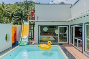 ด้านหน้าที่พัก